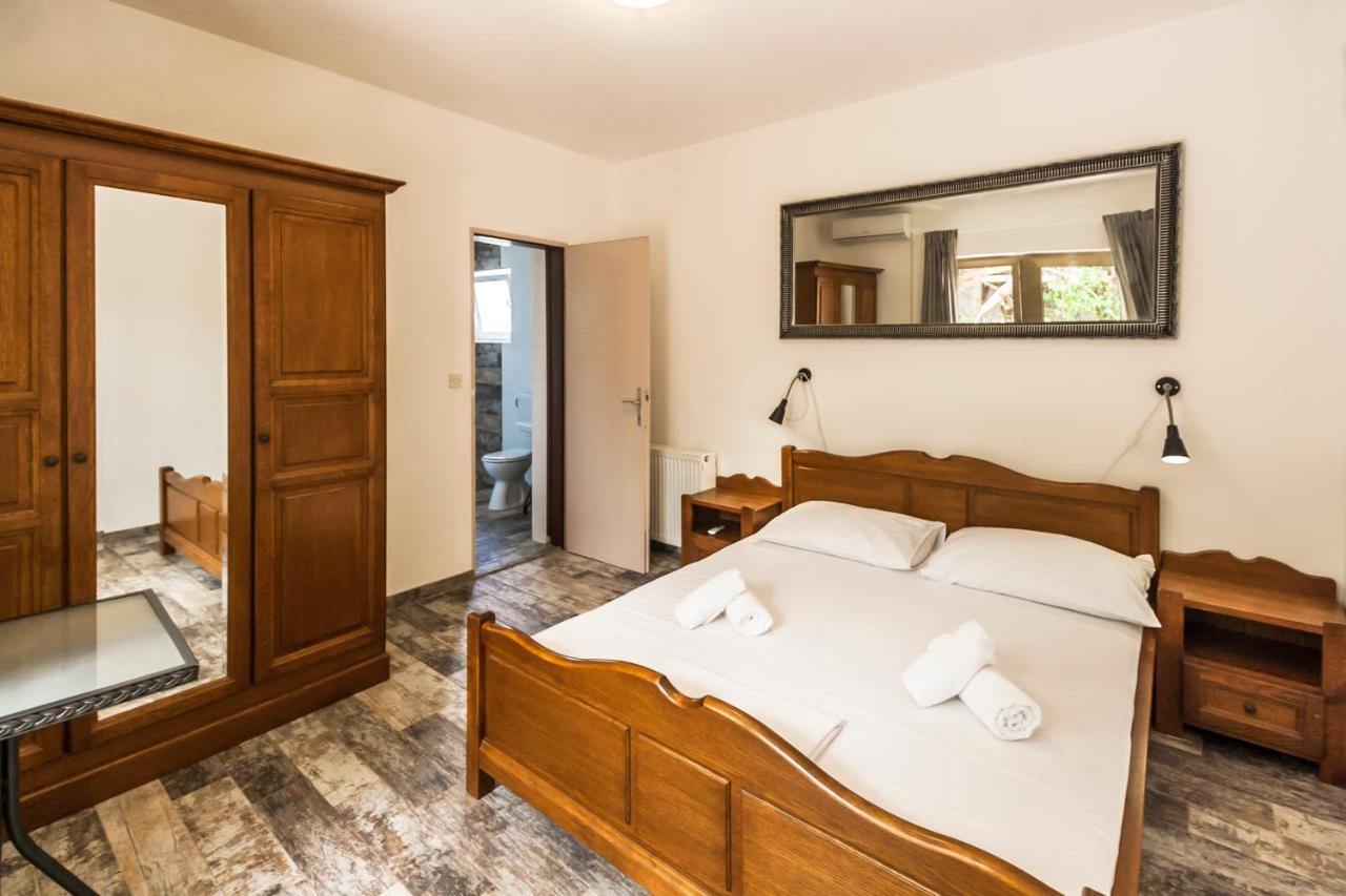 Apartments & Rooms Strcic Petra Krk Town Buitenkant foto