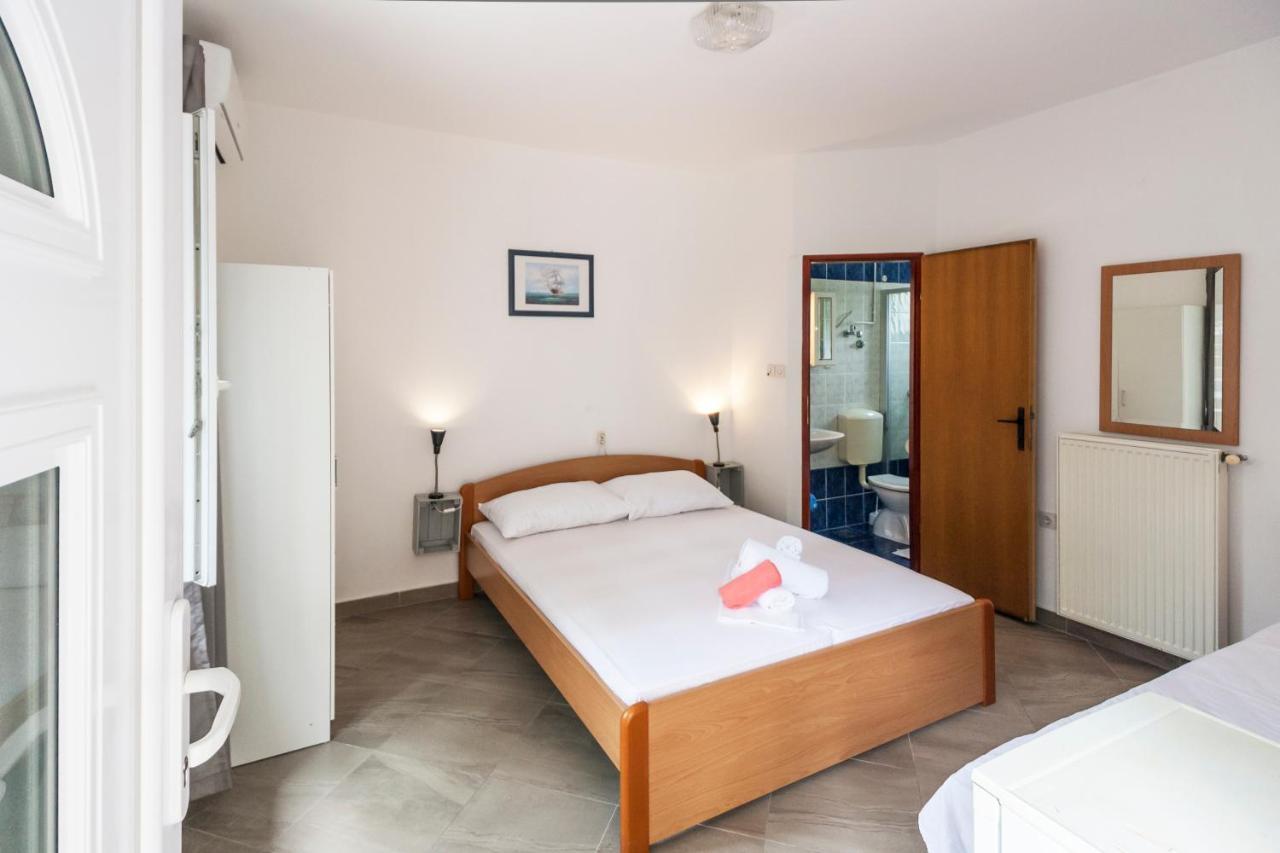 Apartments & Rooms Strcic Petra Krk Town Buitenkant foto